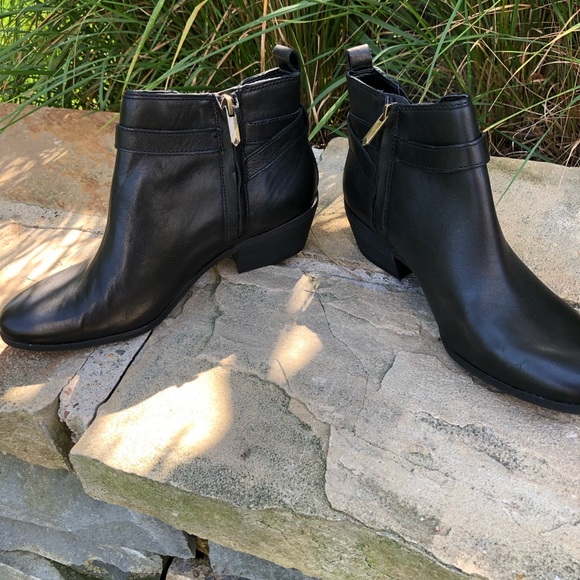 New in box! Sam Edelman Black Leather Ankle Booties. Size 8.5 - Picture 3 of 16